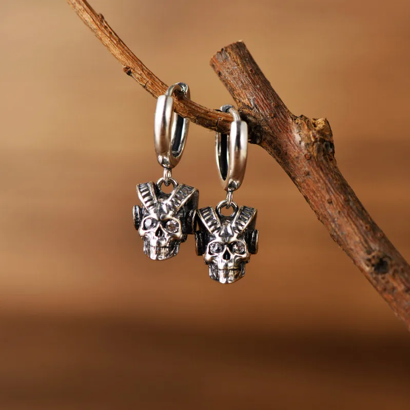 Claws Skull Domineering Men and Women Earrings Ear Buckles Trendy Hip Hop Earrings for Men Personglity Jewelry Gift animal earrings