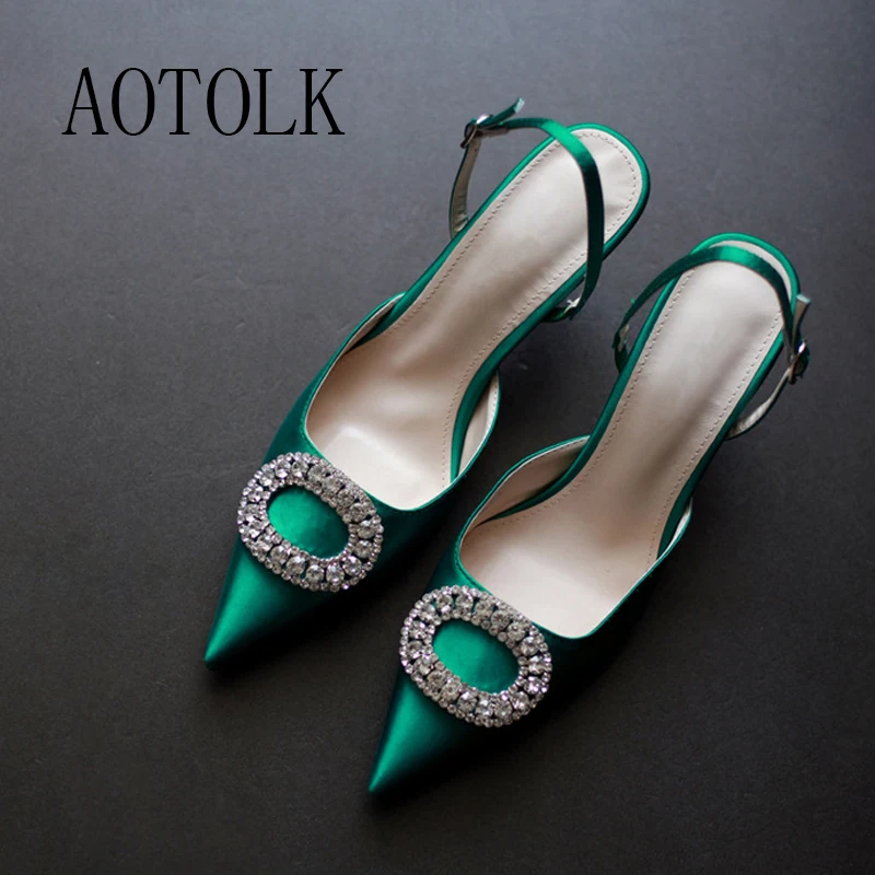 Женские туфли лодочки на каблуке модные свадебные с металлической декоративной