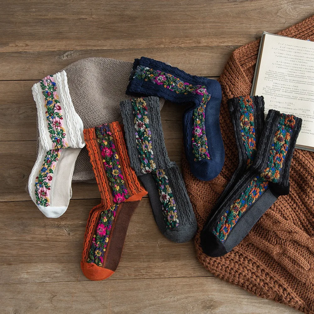 

1 pair Woman socks Japanese retro flower winter woman socks breathable Harajuku stretch cotton fun socks Christmas gift