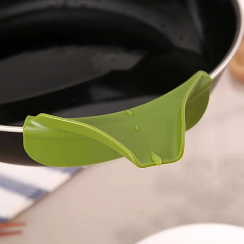 Silicone Foldable Liquid Funnel Anti Spill Pour Soup Spout Funnel Pots Pans Bowls Jars Slip On Kitchen Gadget Tools 1pcs