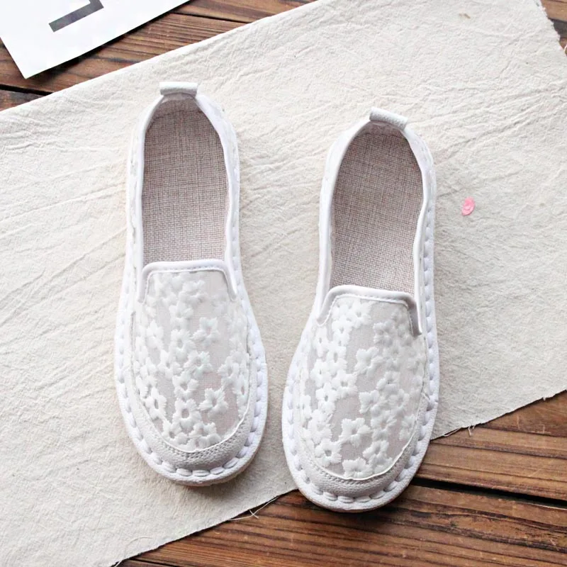 

New shallow mouth single shoes bud mesh surface soft bottom breathable flat shoes literary retro casual shoes.