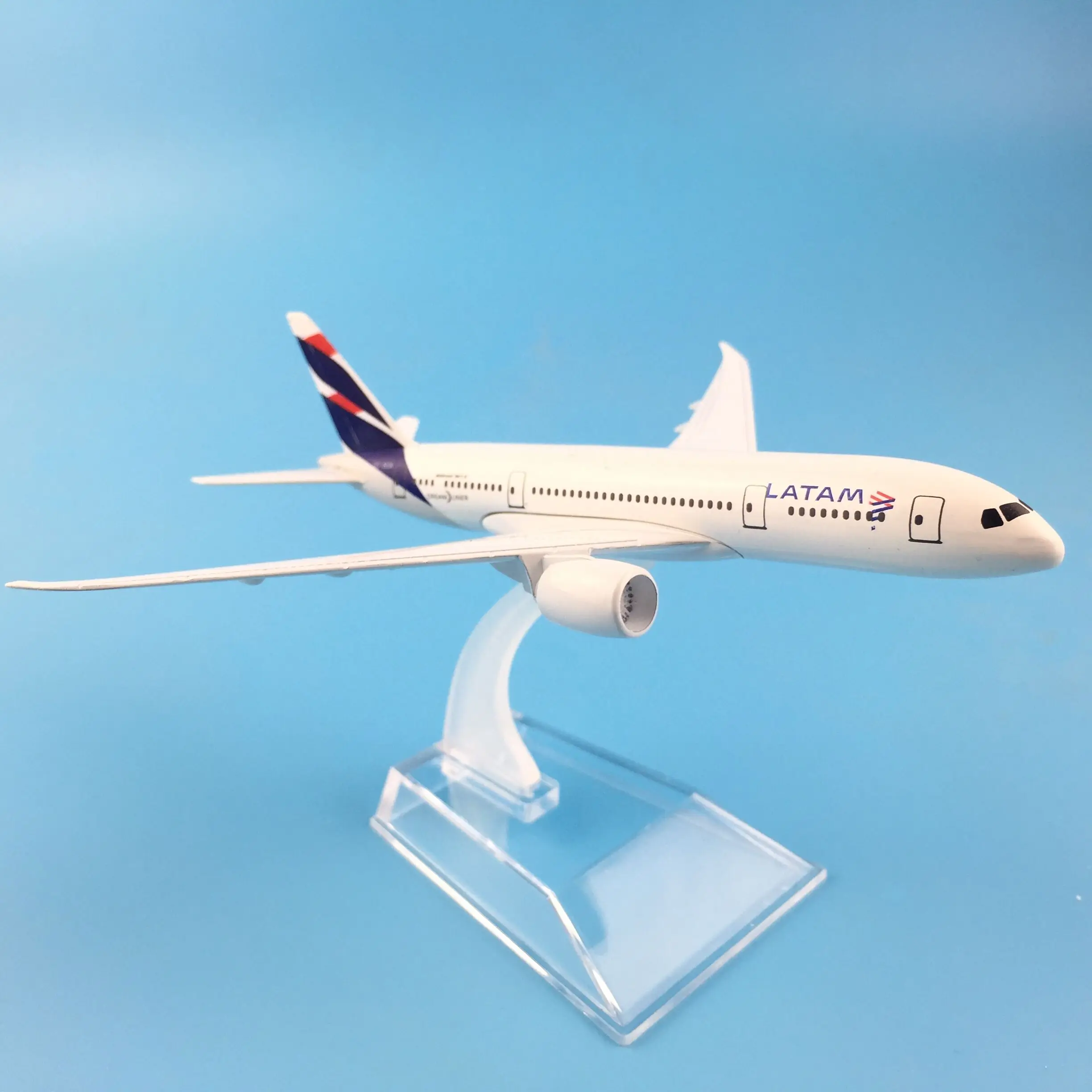 16CM LATAM Airlines metal Diecast aircraft model ,Airbus airplane model Kids Toys plane children New Year/Birthday/Collections 4