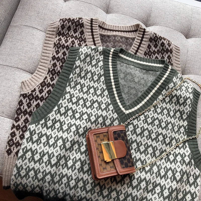 

Mooirue Spring Women Knitted Vest Checked Contrast Color Vest Female Korean Loose V-neck Knitted Sweater Vest