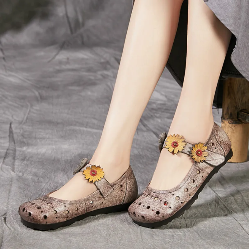 

Women Leather Flats Mary Jane Shoes Low Heels Embroidery Summer Flats For Women Handmade Genuine Leather Flower Shoes Retro 2020