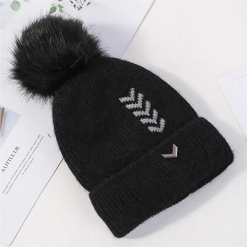 001 JIUCE025 новые зимние толстые вязанные шапочки Skullies теплые помпоны вышивка металлический логотип вязаные шапочки Кепка - Цвет: 001