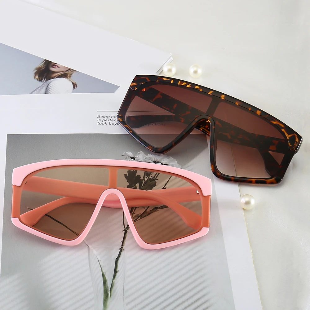 

PAMASEN Rivet Siamese Luxury Plastic Sun Glasses Female Eyewear Goggle Anti-glare Glasses Gradient Sunglasses For Women