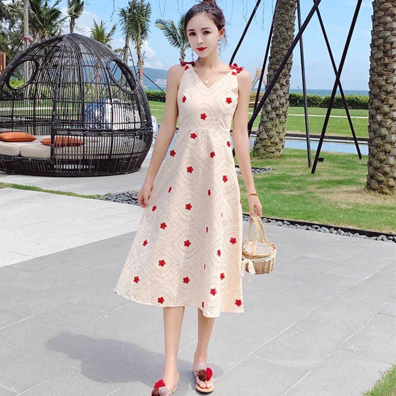 

New Fashion Flower Embroidered Hollou Out Midi Dress Women Summer 2019 Elegant V Neck Spaghetti Strap Dresses Party Vestidos