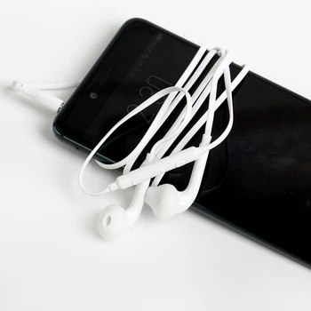 

3.5mm Stereo Music Earphones Portable Earphone Wired In-Ear Headset No Bluetooth with Microphone for Samsung S6/ S6 Edge