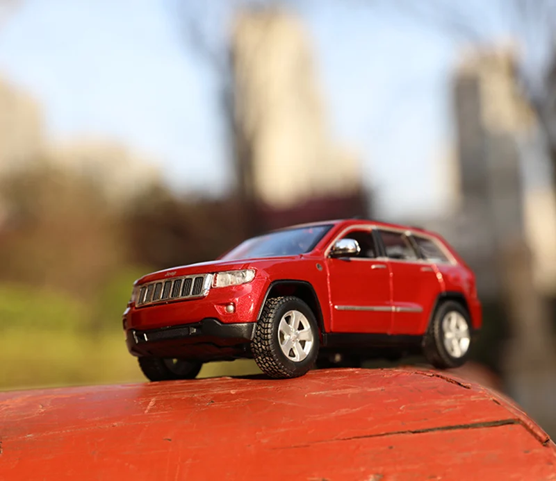 Детские игрушки Maisto 3 цвета 1/24 Литой Сплав 2011 Jeep Grand Cherokee золотой белый красный 1:24 Модель автомобиля игрушки для мальчиков подарок