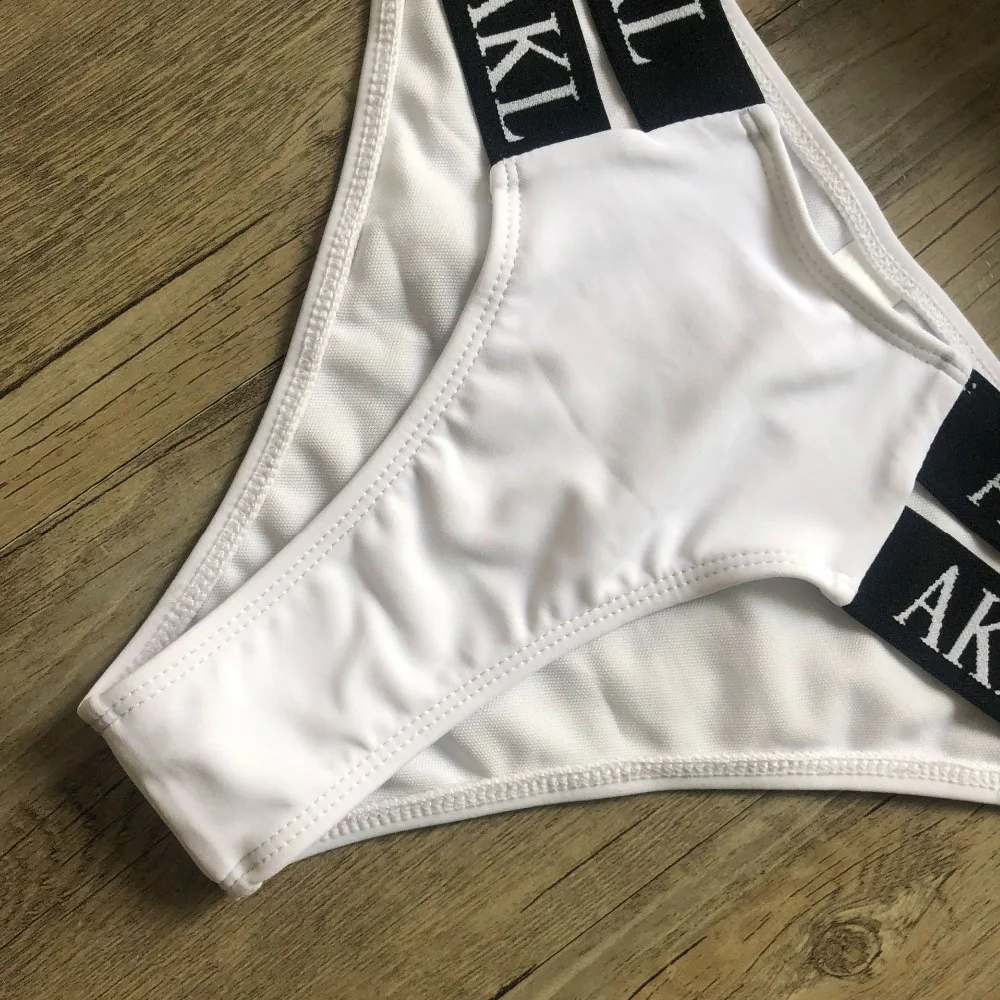 11885975192_1273575242