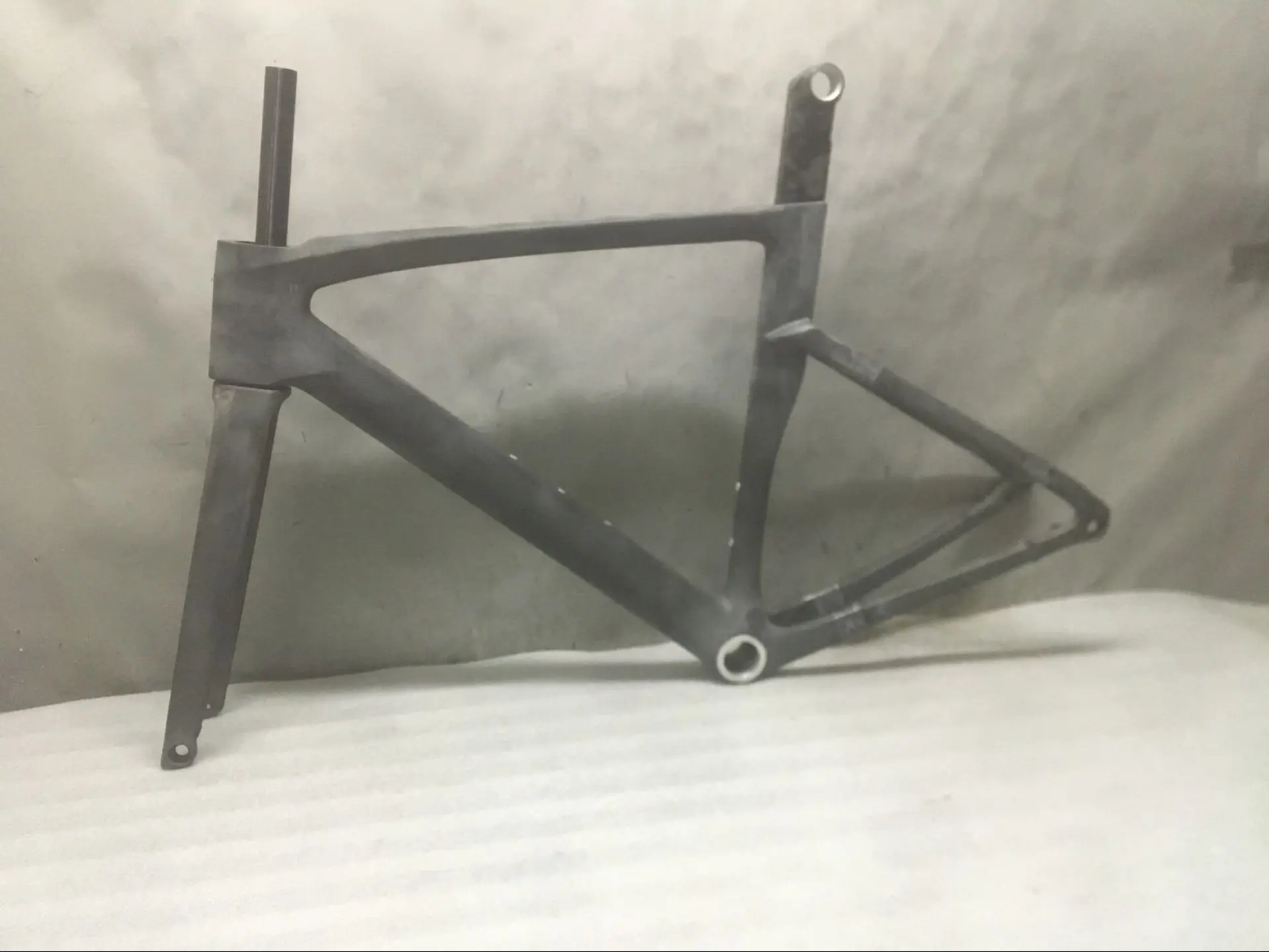

Customize New 700C UD Disc Brake Road Bike Carbon Frame handlebar stem fork seatpost headset clamp all internal wiring Di2