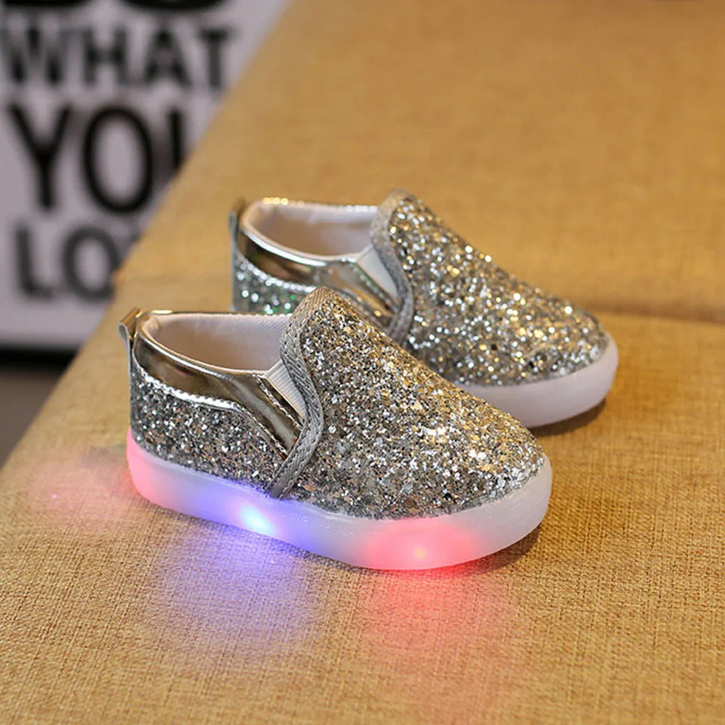 Детские спортивные кроссовки со светящимися светодиодами для маленьких девочек и мальчиков; повседневная обувь из искусственной кожи без застежки на плоской подошве; Zapatillas; холодный свет; обувь