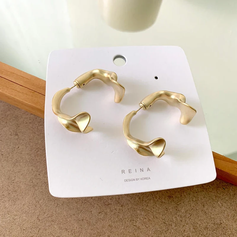 

SRCOI Fashion C Shape Irregular Metal Hoop Earring Korea Simple Gold Silver Color Curved Matte Alloy Open Hoop Earrings Women