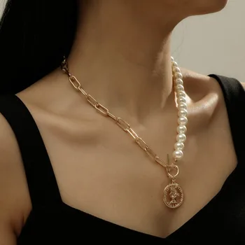 

Vintage Round Imitation Pearl Lock Chains Necklace Geometric Head Portrait Pendant Necklaces for Women Punk Jewelry