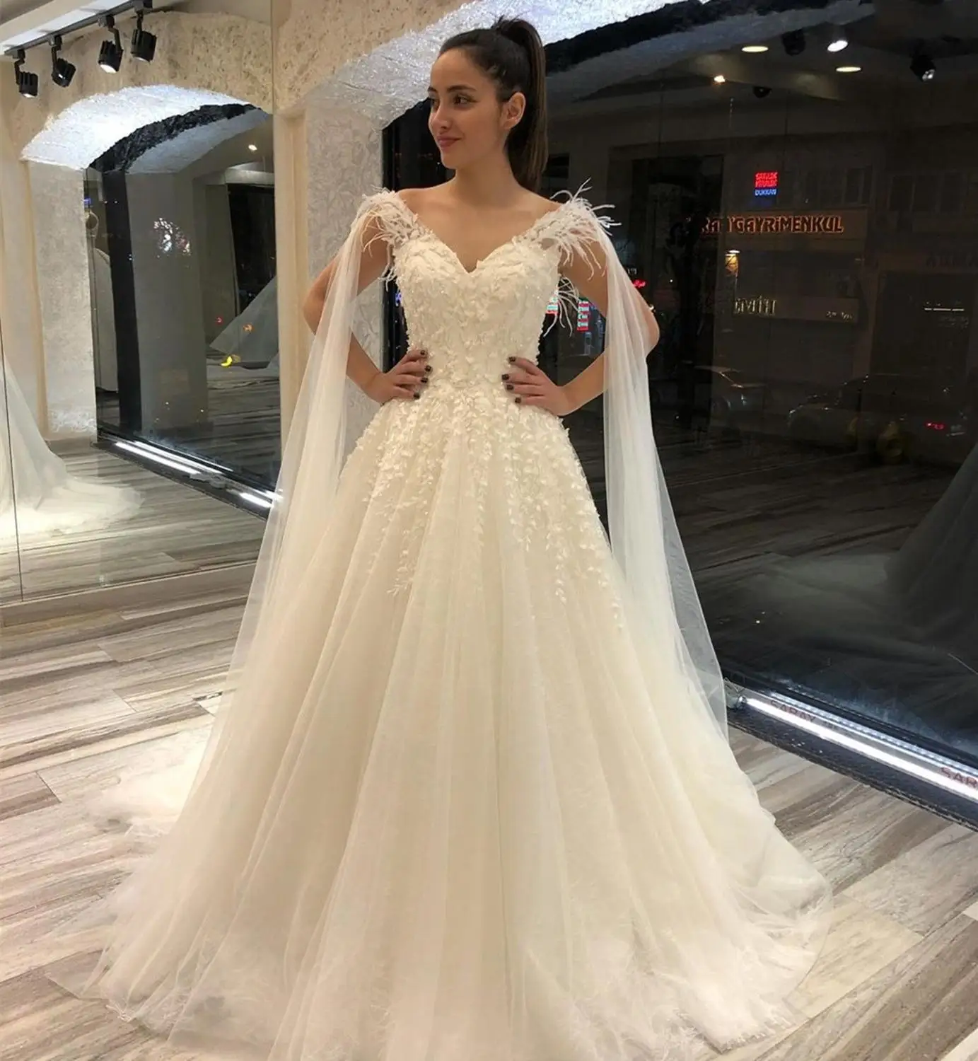 

2020 robe de soir e longue a-line wedding dress lace appliques 3d flowers with cape sweetheart floor length tulle fashion aline