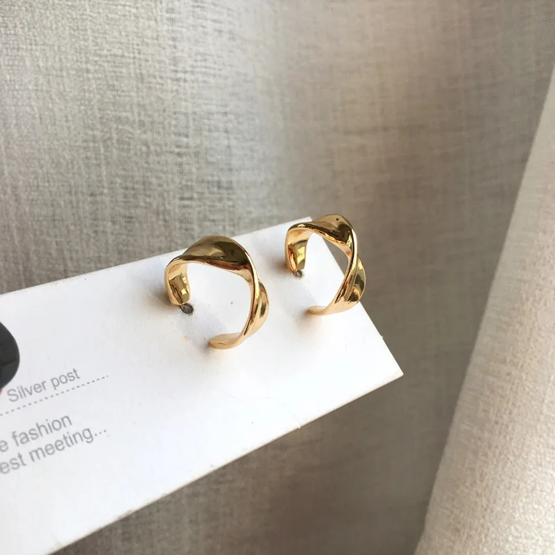 

2021 Gold Color Twisted Hoop Earrings for Women Geometric C Shaped Hoop Earrings Simple Statement Earring