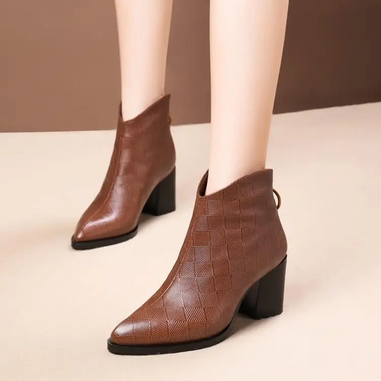 

Thick heel, high heel, short boot, pointed, zipper, embossed Martin boot head layer cowhide 7cm