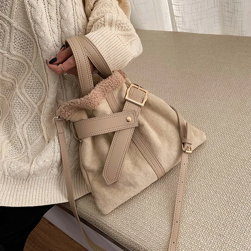 

NEW Winter Women Tote Faux Fur Women Handbags Plush Bucket bags Crossbody Bag for Ladies Funny Designer Solid Shoulder Bag