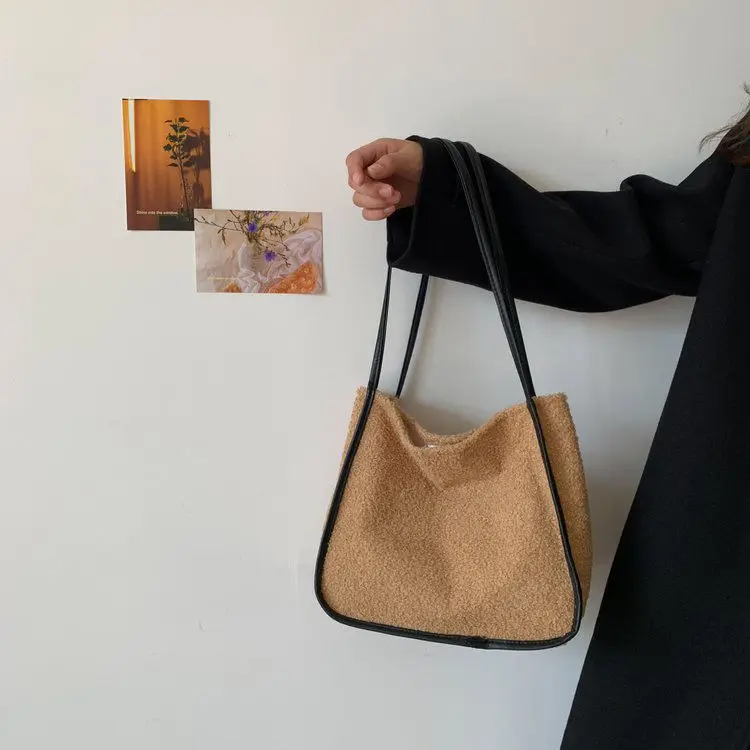 One Shoulder Lamb Cashmere Portable Women's Bag 2021 New Fashion Plush Autumn Winter Premium One Shoulder Bag Versatile Tote Dag