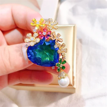 

Luxury Shining Austria Crystal Heart Brooches Pins for Women Costume 2019 Korean New Jewelry Broach Wedding Pin femme bijoux