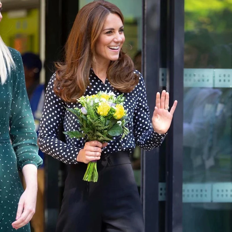 Kate Middleton весна/лето новая рубашка в горошек с длинным рукавом однобортный широкие брюки прямые черные брюки костюм из двух предметов