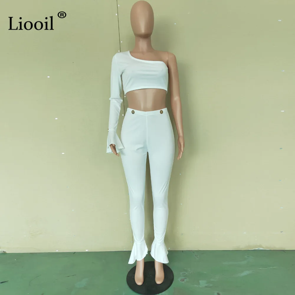 Liooil на одно плечо из 2 предметов белые плотные комбинезоны для Для женщин пикантные Клубные наряды с расклешенными рукавами вечерние колокол Костюм