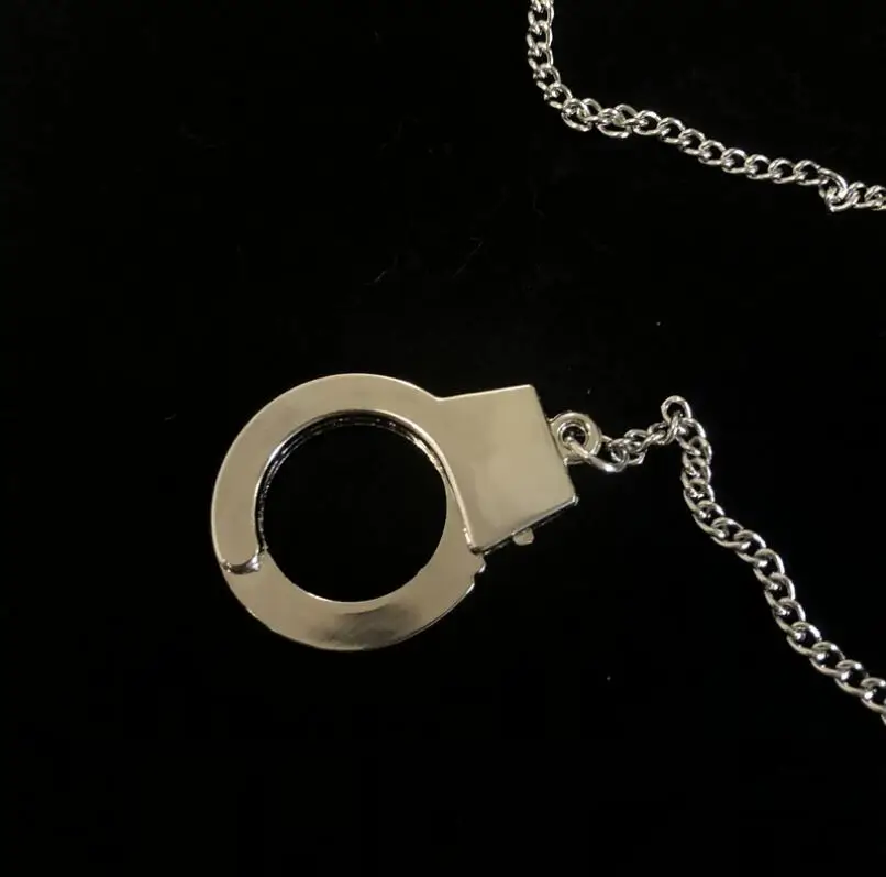 European and American big designer creative clavicle chain Dark black cool handcuffs fashion fashion show necklace