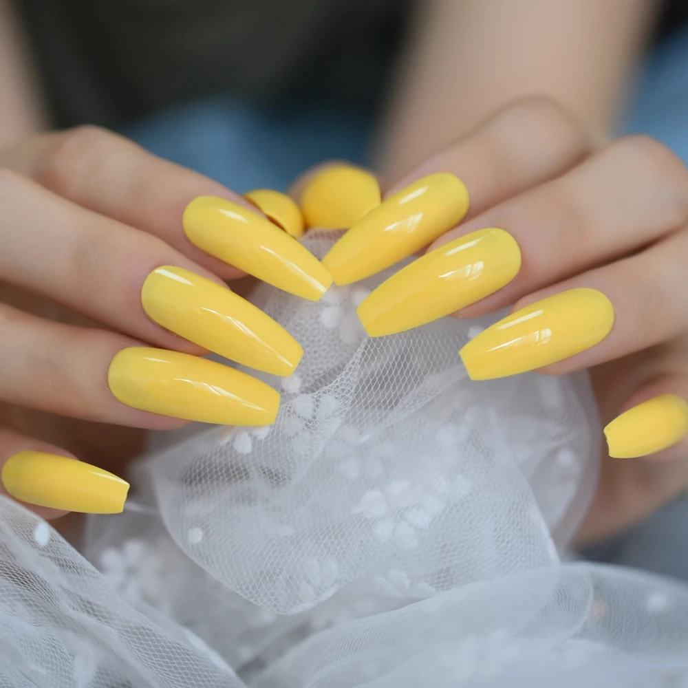 

Long Shiny Bright Yellow Fake Nail Summer Smooth Lively Coffin Nail Simple Nail Tips Manicure