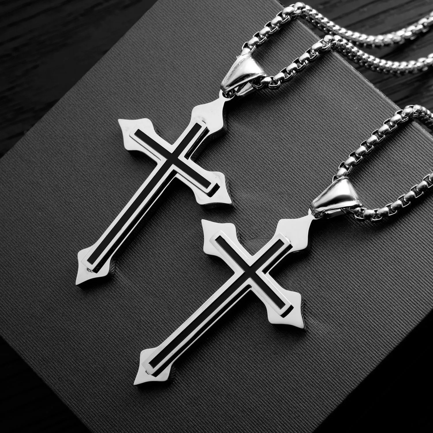 Vintage Classic Men's Cross Pendant Necklace in Stainless Steel