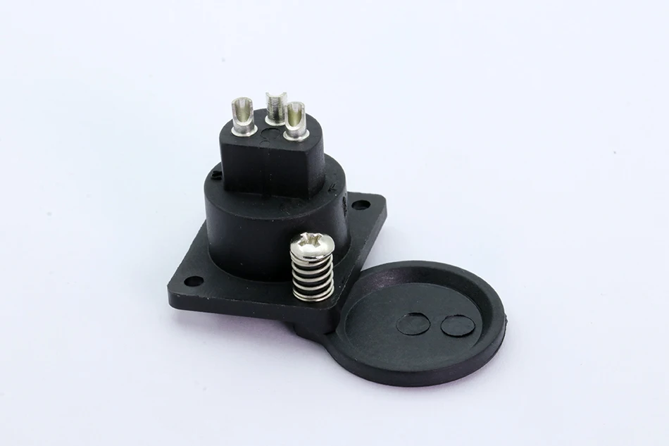 XLR FEMALE ROCKET (6)