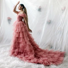 A linha blush rosa querida vestidos de baile em camadas com trem fora do ombro tule babados plissados vestidos de noite robe de soiree