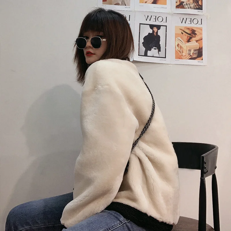 

2020 winter new coat female leather splicing temperament joker V collar small fragrant wind rice white fur