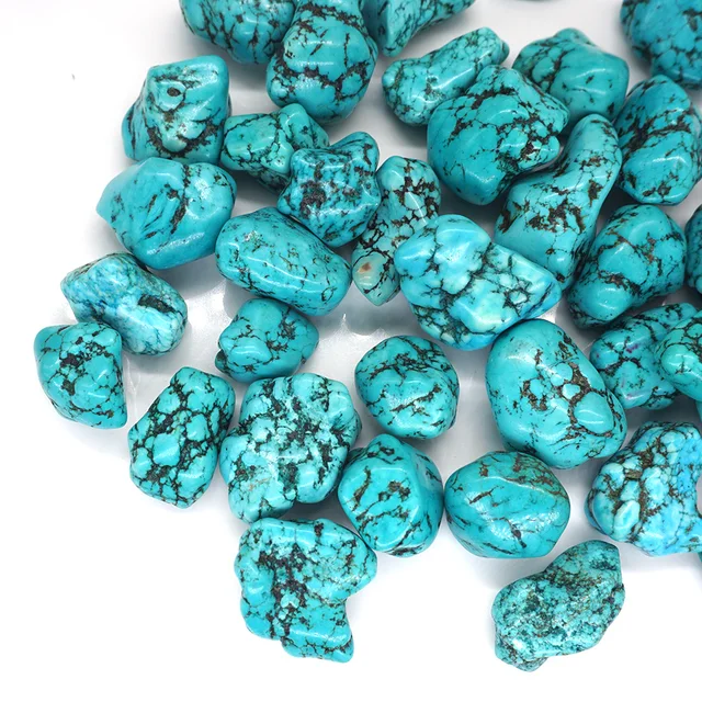 Természetes Fehér Howlite Türkiz Festett Zöld Tompított Szabálytalan Kő Gyógyító Kristály Drágakő - Image 3