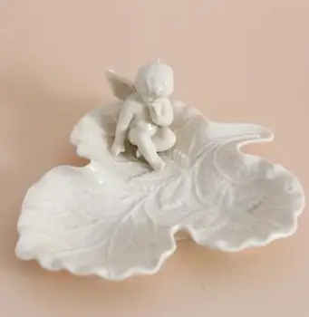 

Ceramic leaf shape plate standing small rabbit snack plate cute small rabbit plate personality pastry plate