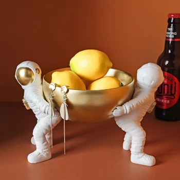 

Nodic Creative Resin Astronaut Storage Tray Home Living Room Desktop Decorations Mordern Space Man Crafts Gifts for Wedding