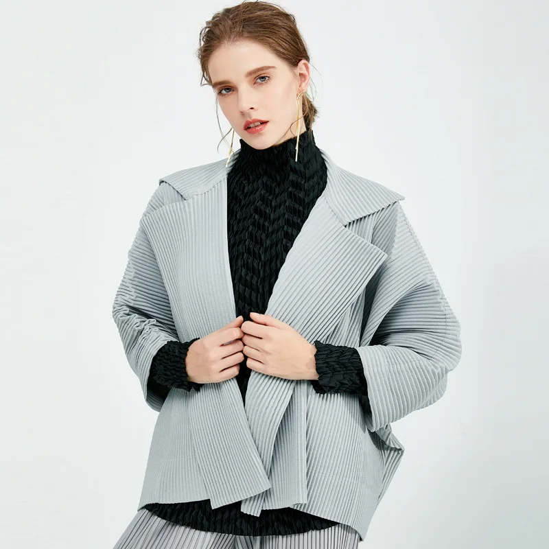 Серый Miyake весеннее новое пальто с отворотом и рукавом летучая мышь короткое утолщенное тонкое женское пальто - Цвет: Серый