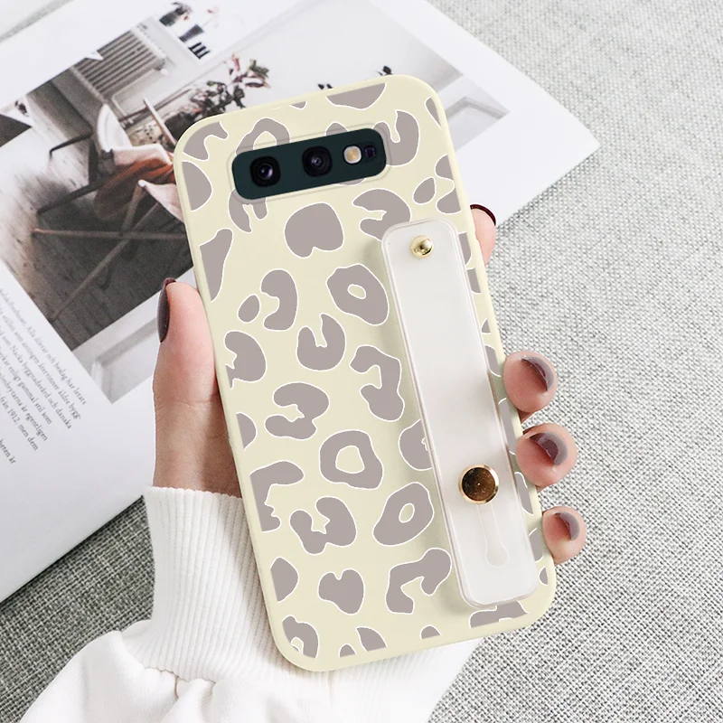 Wrist Strap Case For Samsung Galaxy S10e S 10e Cover 5.8" Flowers Phone Coque For Samsung GalaxyS10e Shockproof Phone Funda Etui samsung silicone