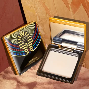 

Silky soft powder cake Refreshing oil control hiding pores and even skin tone Honey powder All Skin Types Oil-control