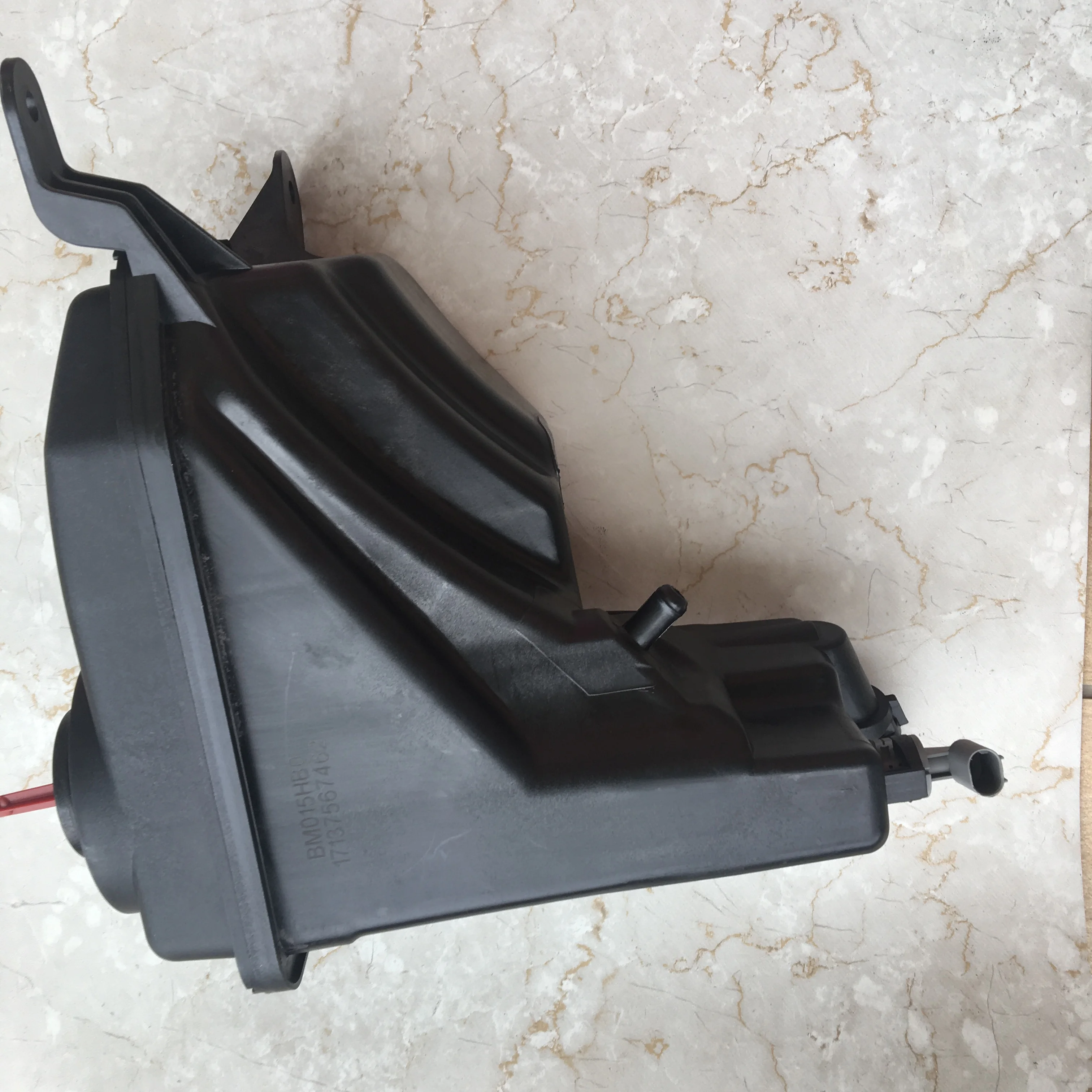 Coolant Expansion Tank For Bmw E82 E88 E90 E91 Z4 Engine Coolant Recovery Tank 17137640514