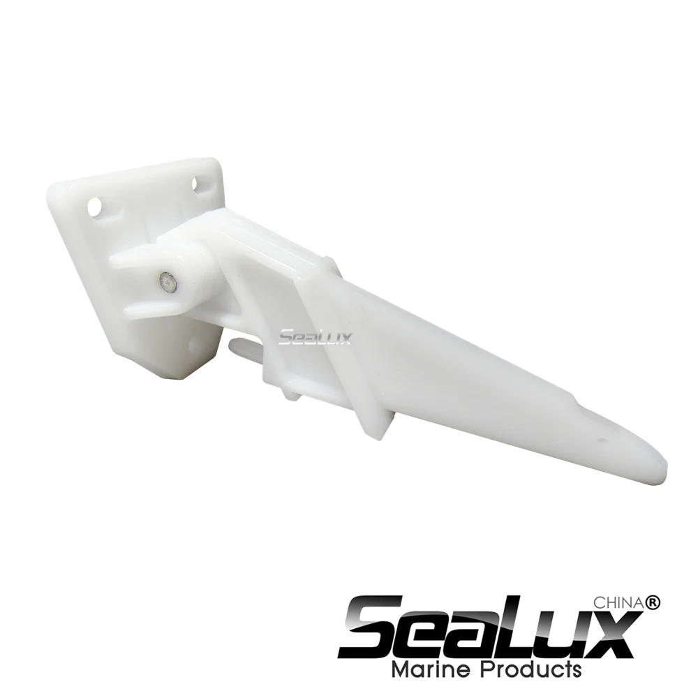 Installation du kit tube pitot universel pour bateau sous la coque, déploiement automatique visible, câblage inclus.