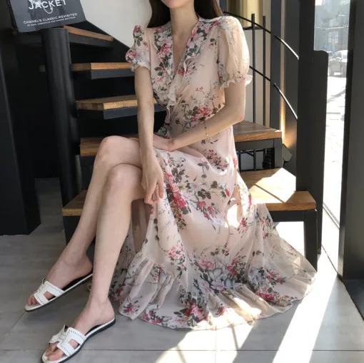 

Chic retro dust v-neck posed dress with broken flower