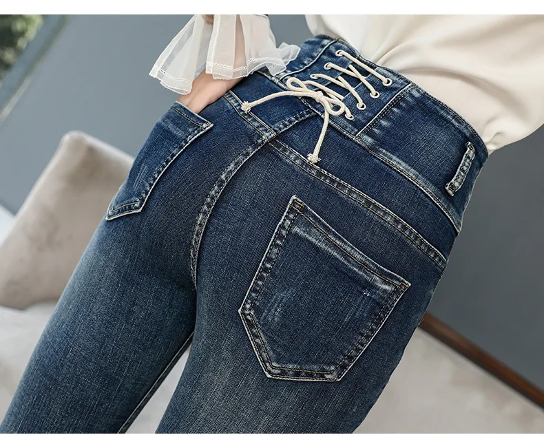 11697017843_1933828105