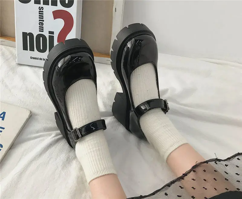 Mocassini da Donna Scarpe in Pelle Verniciata a Forma di Cuore Classic Slip-On Low-Top Scarpe Antiscivolo Gotiche Lolita Platform per Cosplay