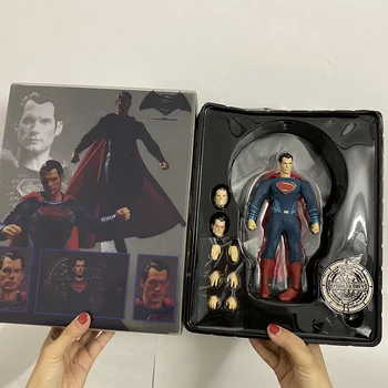 

MEZCO Batman vs. Superman 1:12 Collective Superman PVC Action Figure Model Toy Doll Gift