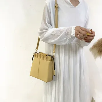 

High-end bag 2020 new retro fashion bucket bag large-capacity western style drawstring shoulder messenger lady bag