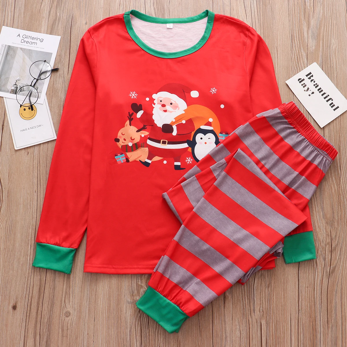 thumbnail image 4 of Conjunto de pijamas familiares a juego de Navidad 2021, pijamas para adultos y niños con costura de Papá Noel, mono de bebé, ropa familiar a juego, 4 of 5