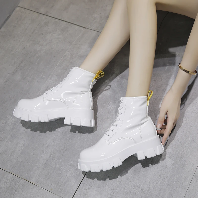Fujin/женские ботинки; коллекция года; повседневные женские водонепроницаемые ботинки из лакированной кожи; ботинки в байкерском стиле; женская зимняя обувь; Женские ботинки в стиле панк - Цвет: Белый