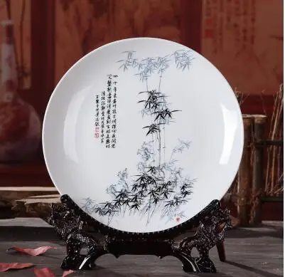 Chinese Meilanjuzhu hanging plate Jingdezhen Ceramic Decoration Plate with Base Home Art Crafts Arrangement Office Ornaments - Цвет: C