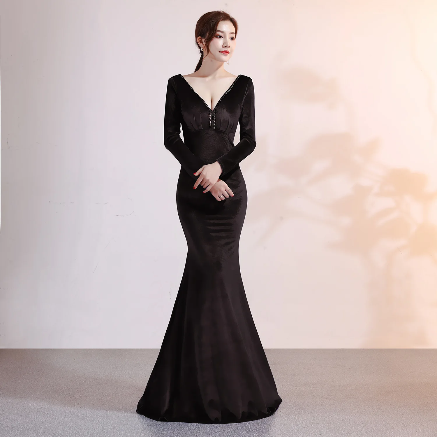 Sexy Arabische Black Mermaid Avondjurk V-hals Fluwelen Applicaties Tulle Lange Mouwen Plus Size Formele Party Jurken Prom Dress Sexy Arabische Black Mermaid Avondjurk V-hals Fluwelen Applicaties Tulle Lange Mouwen Plus Size Formele Party Jurken Prom Dress