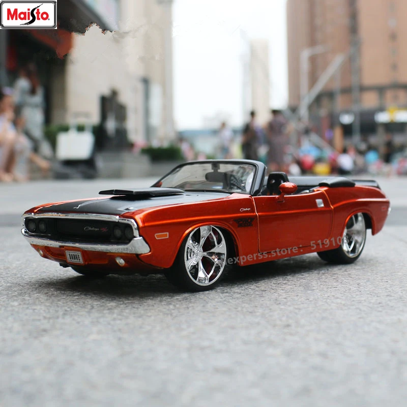 

Maisto 1:24 1970 Dodge Challenger Convertible alloy car model simulation car decoration collection gift toy